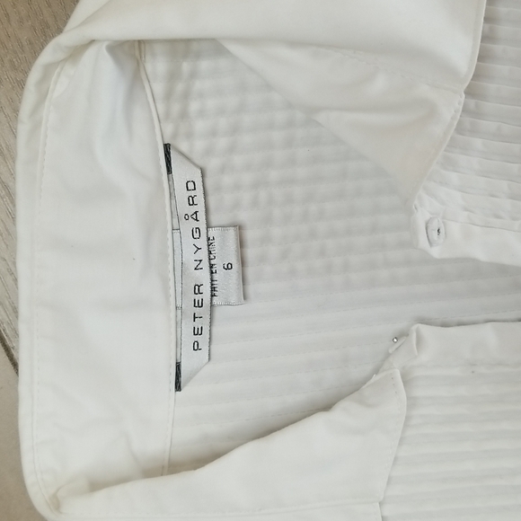 Peter Nygard womens blouse with pearl snaps and pleated accents. Cuffed sleeves - Picture 5 of 6